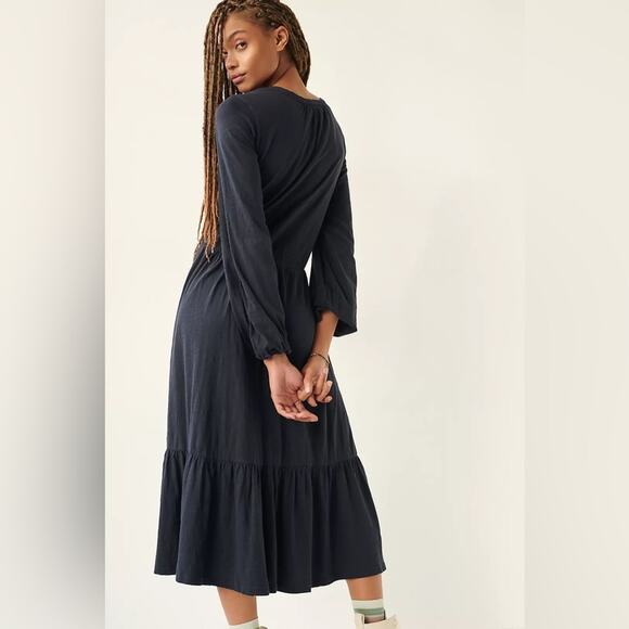 Anthropologie | Saturday Sunday Arlo Tiered Midi Dress in Charcoal Black - Picture 2 of 8